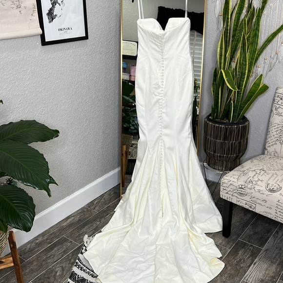 HOUSE OF CB 'Giselle' Ivory Satin Strapless Bridal Gown NWOT - Picture 13 of 15